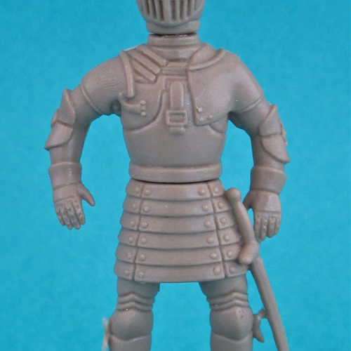 2. Chevalier avec épée et casque ailé.